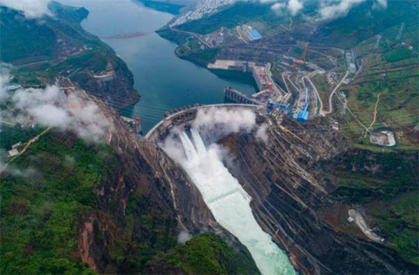 تم الانتهاء من خط التيار المستمر فائق الجهد من محطة بايهتان إلى مقاطعة جيانغسو ±800 كيلو فولت ووضعه قيد التشغيل